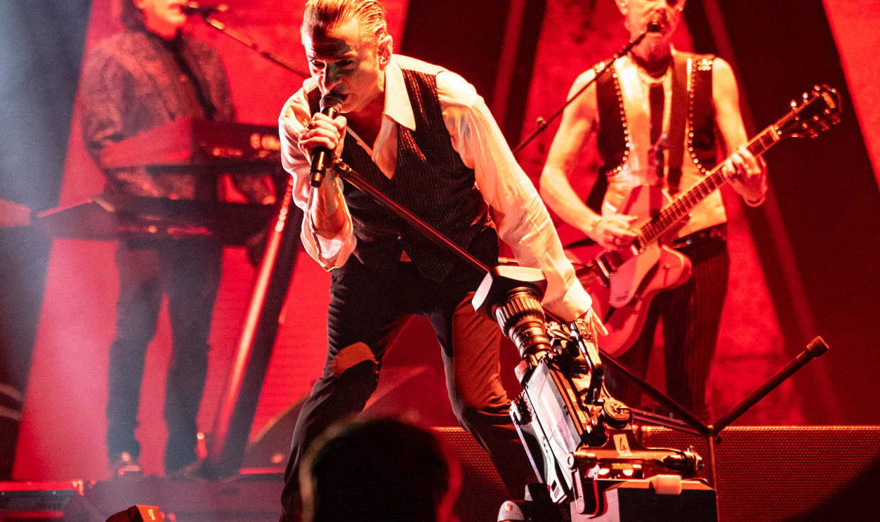 File:Depeche mode in portland Nov 2023.jpg