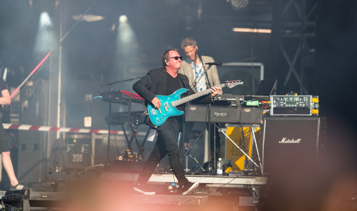 File:Level 42 - 2018174184106 2018-06-23 Rock the Ring - 1D X MK II - 0970 - B70I2131.jpg