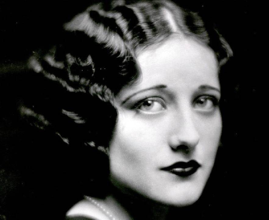 Joan Crawford - Studio Portrait 1925