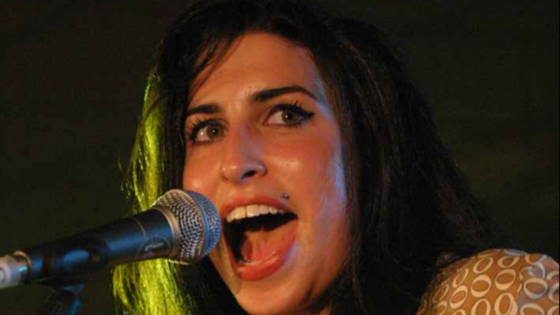 File:Amy Winehouse 2004.jpg