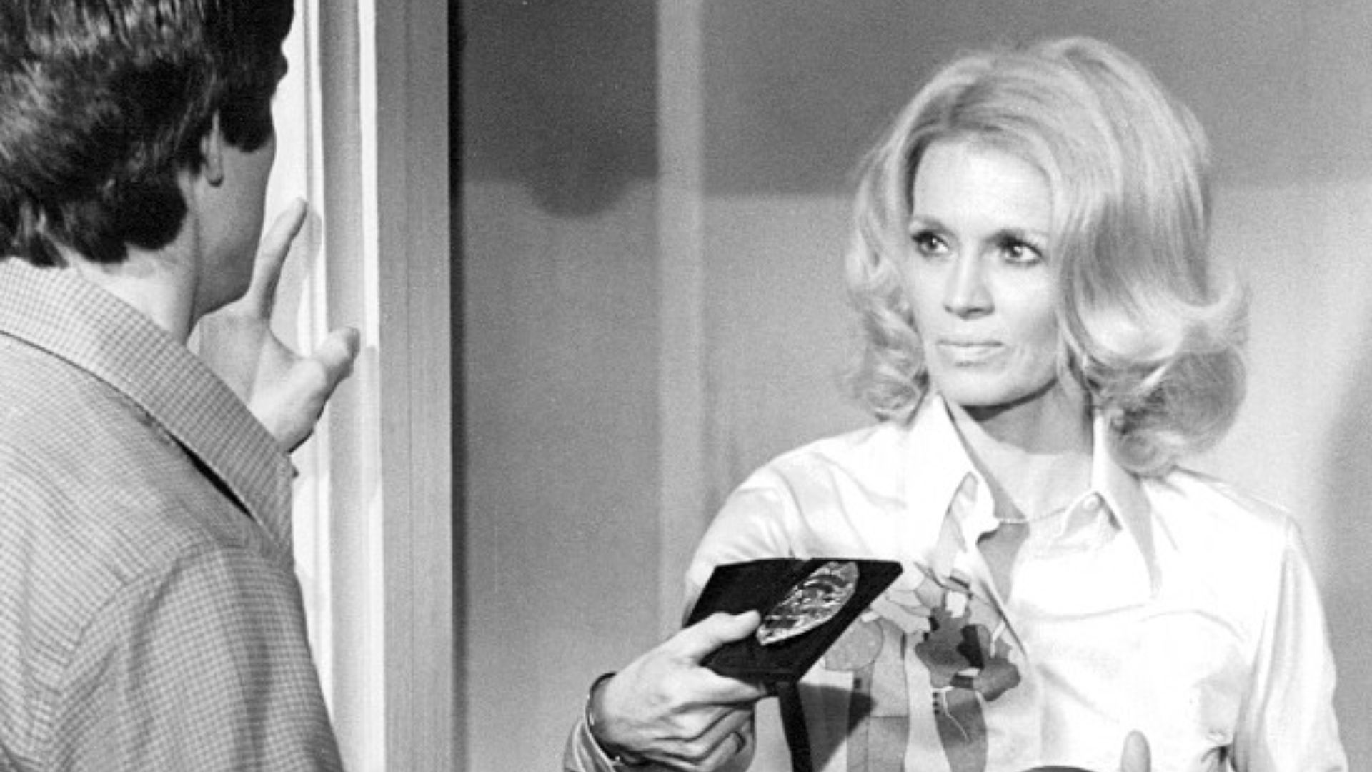 File:Angie Dickinson in Police Woman 1976.jpg