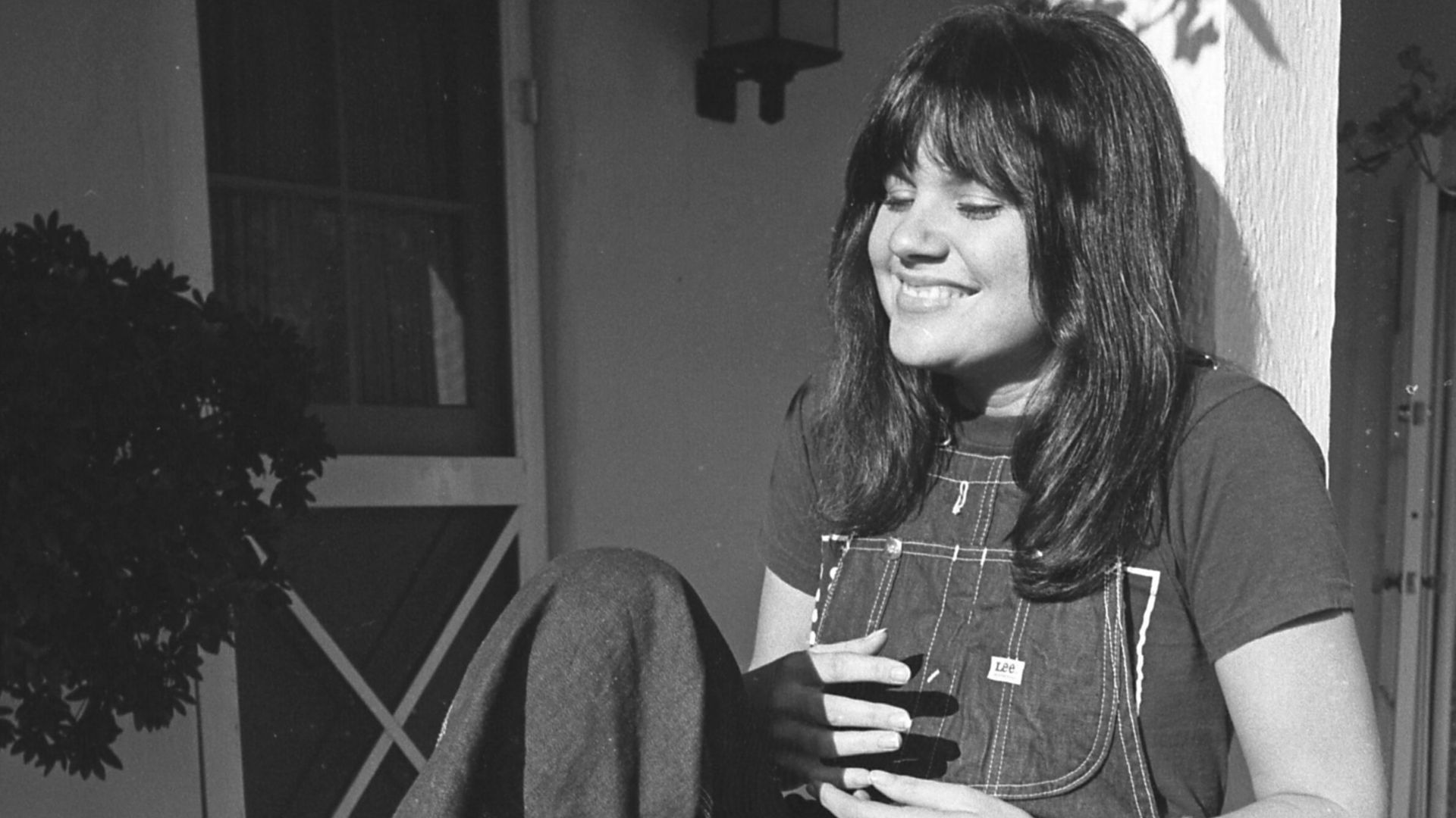 File:Linda Ronstadt 1974.jpg