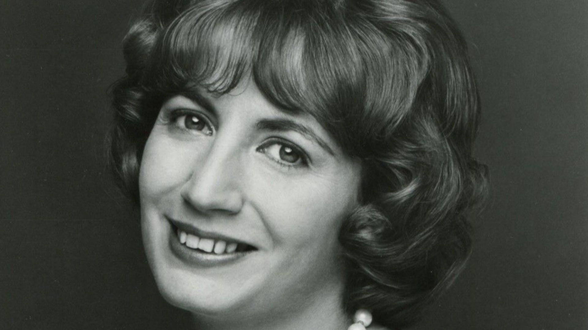 File:Penny Marshall 1976.png