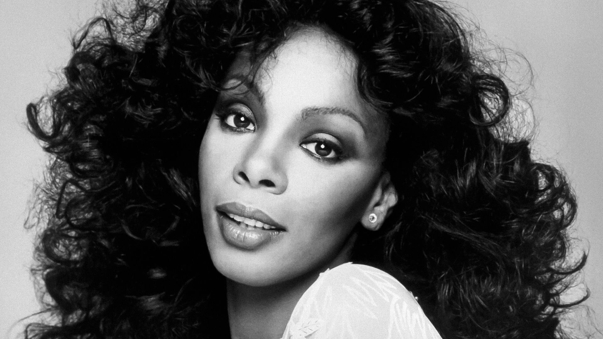 File:Donna Summer (1977 Casablanca publicity headshot).jpg