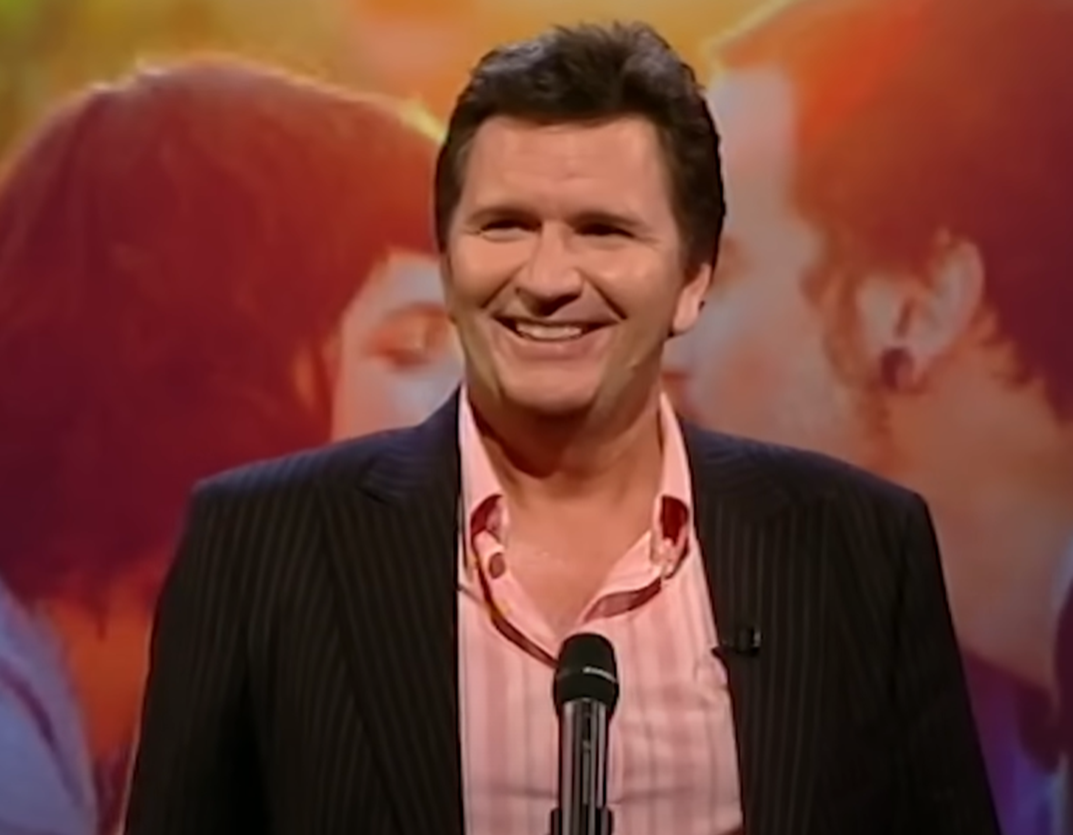 Screenshot of Stewart Francis - from Stewart Francis-Pun Gent (2016)