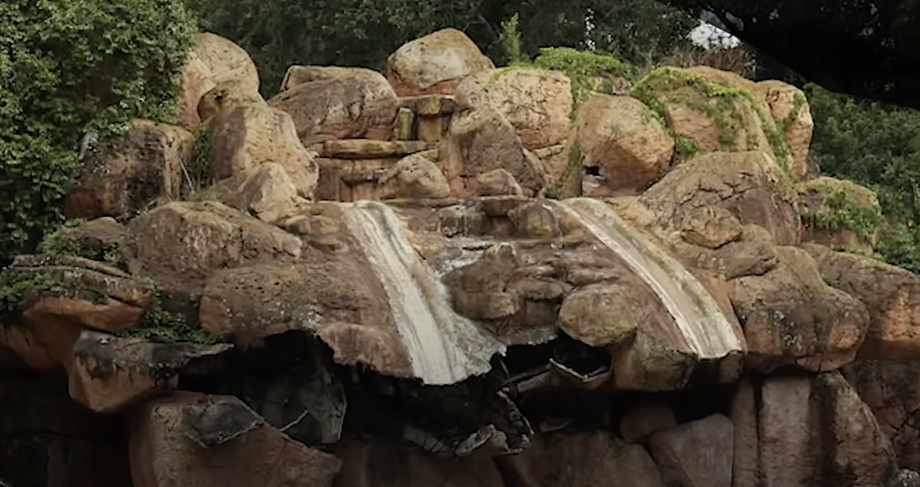 Disney River Country2