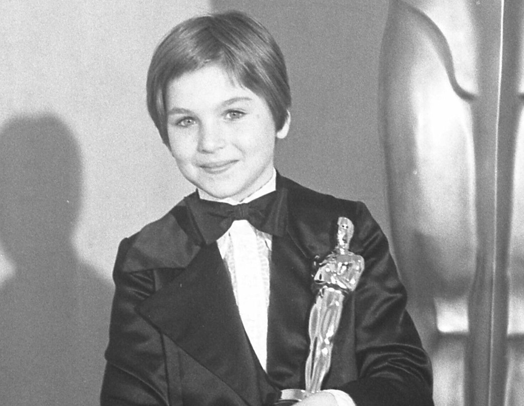Tatum O'Neal, holding her Oscar for 