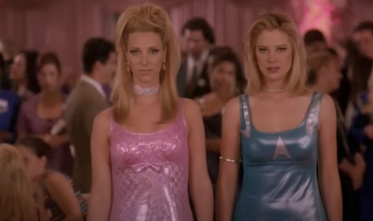 Lisa Kudrow And Mira Sorvino's Metallic Minis In Romy And Michele’s High School Reunion (1997)