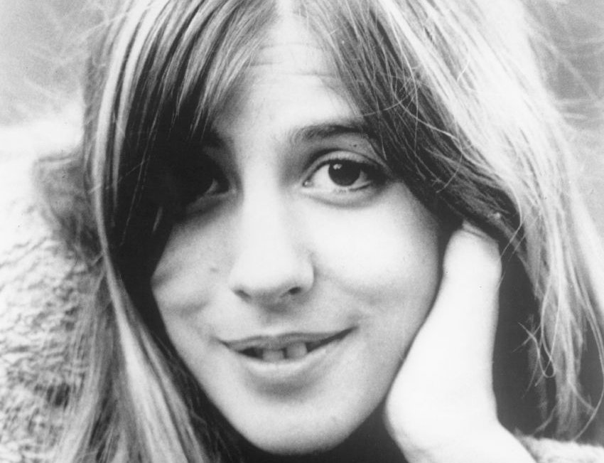 Grayscale Portrait Photo of American singer-songwriter Essra Mohawk