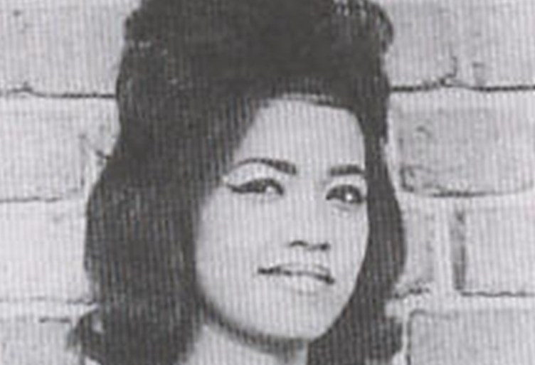 Black and white picture, subject: Saloma