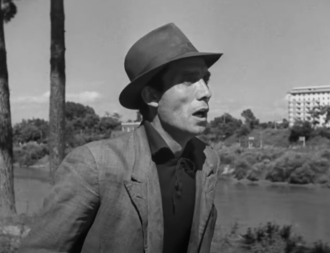 Screenshot from the movie - Ladri Di Biciclette (1948)