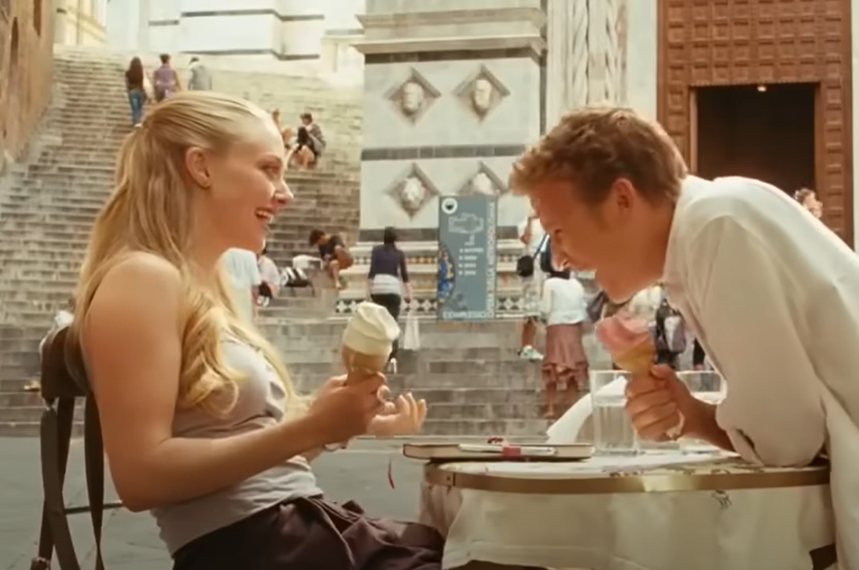 Screenshot from the movie - Letters To Juliet (2010)