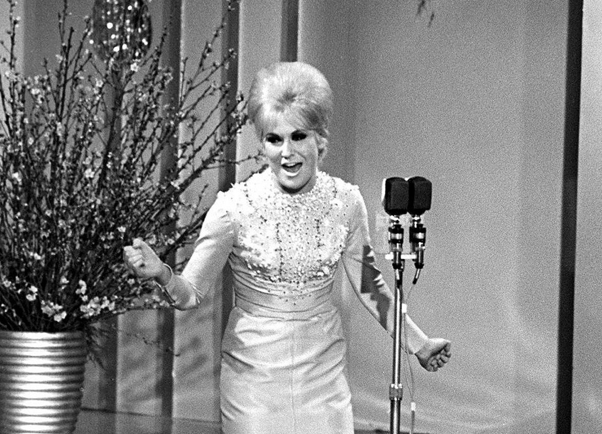 Dusty Springfield performing at the 1965 Sanremo music festival