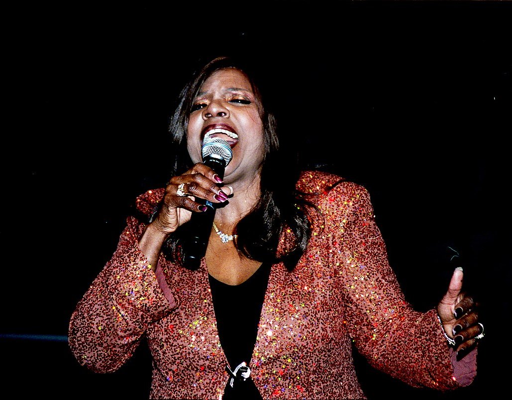 Portrait Photo American singer Gloria Gaynor Performing on stage