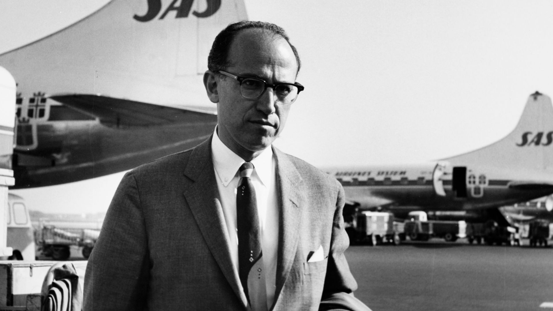 File:Dr Jonas Edward Salk, creator of Salk polio vaccine, at Copenhagen Airport.jpg