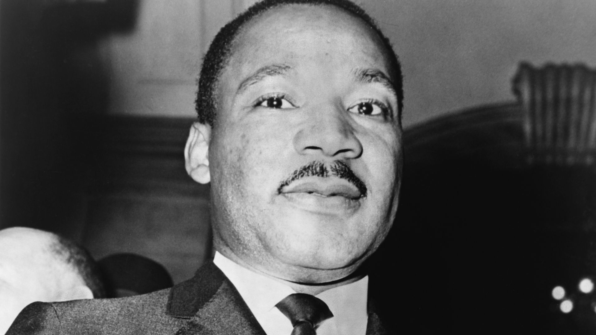 File:Martin Luther King Jr with medallion NYWTS.jpg