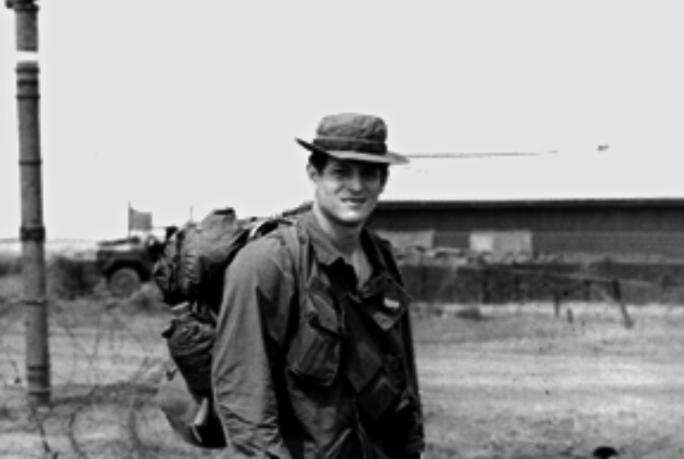 Al Gore with the 20th Engineer Brigade in Biên Hòa