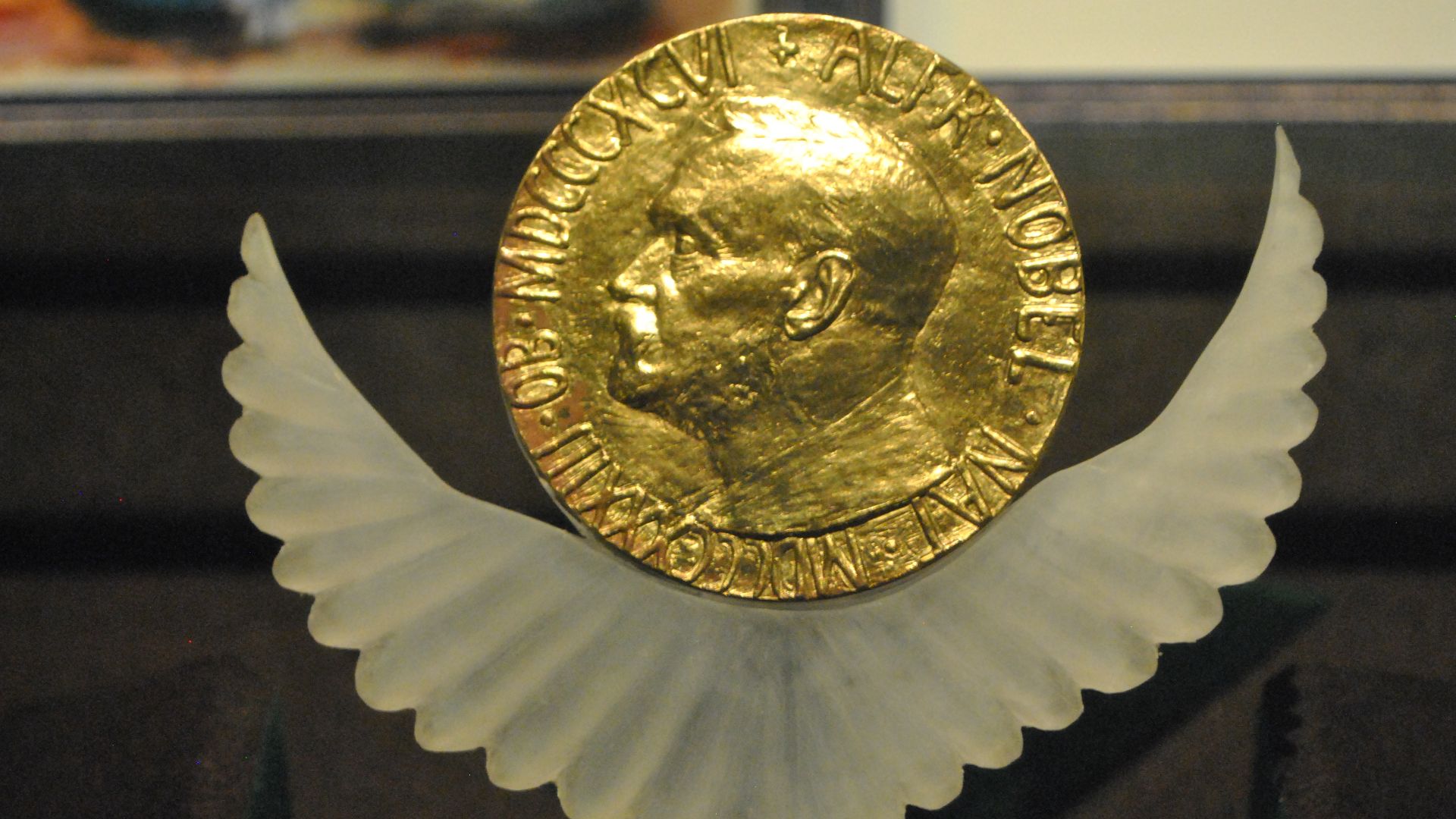 File:Medal Nobel Peace Prize.jpg