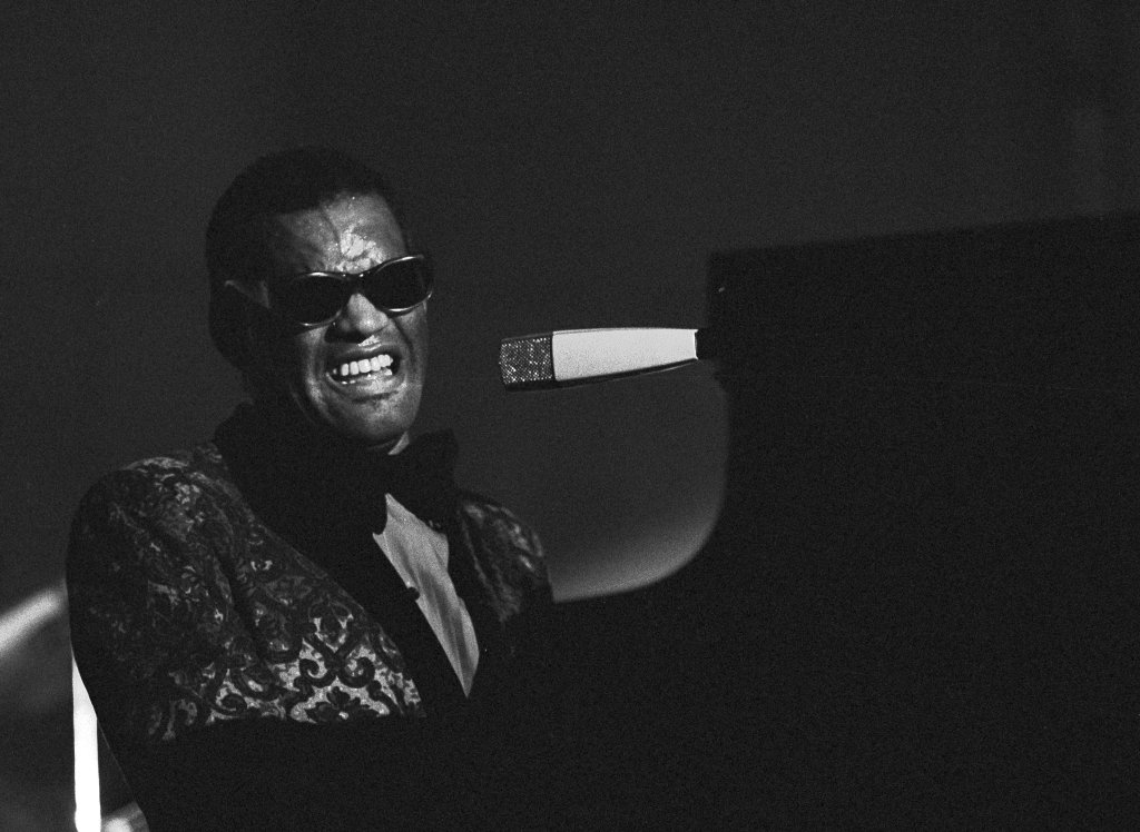 Ray Charles performing in Hamburger Musikhalle, September 1971