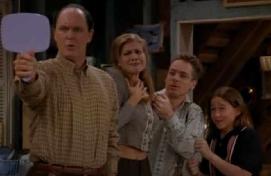 A screenshot of the TV Show 3rd Rock from the Sun