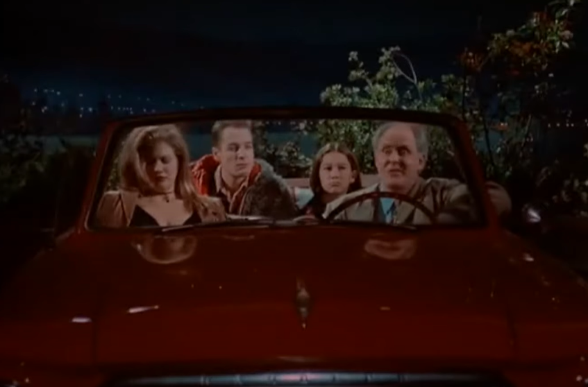 A screenshot of the TV Show 3rd Rock from the Sun