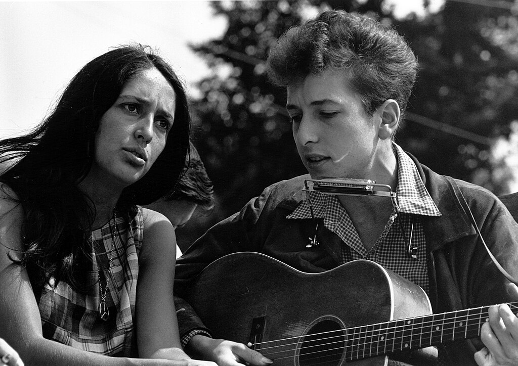 Joan Baez and Bob Dylan on stage