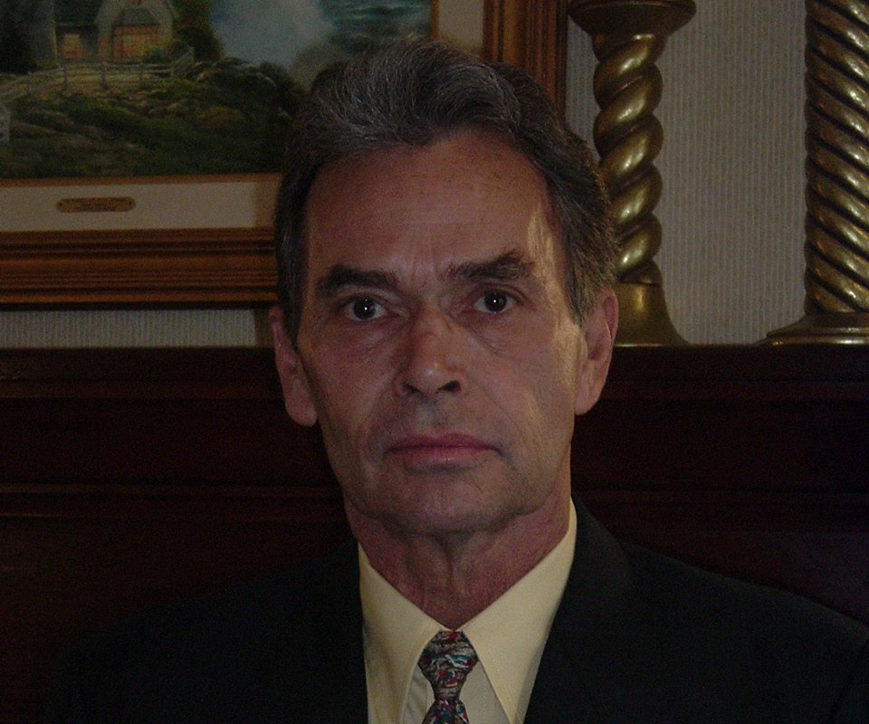 Portrait Photo of American film and television actor Geoffrey Jacob Deuel