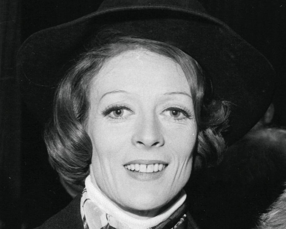 Grayscale Portrait Photo of British actress Dame Margaret Natalie Smith