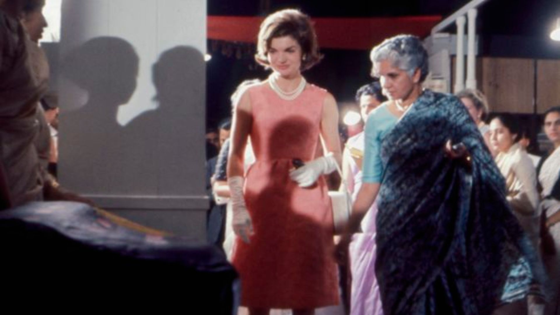 File:First Lady Jacqueline Kennedy at Cottage Industries Emporium in India.jpg