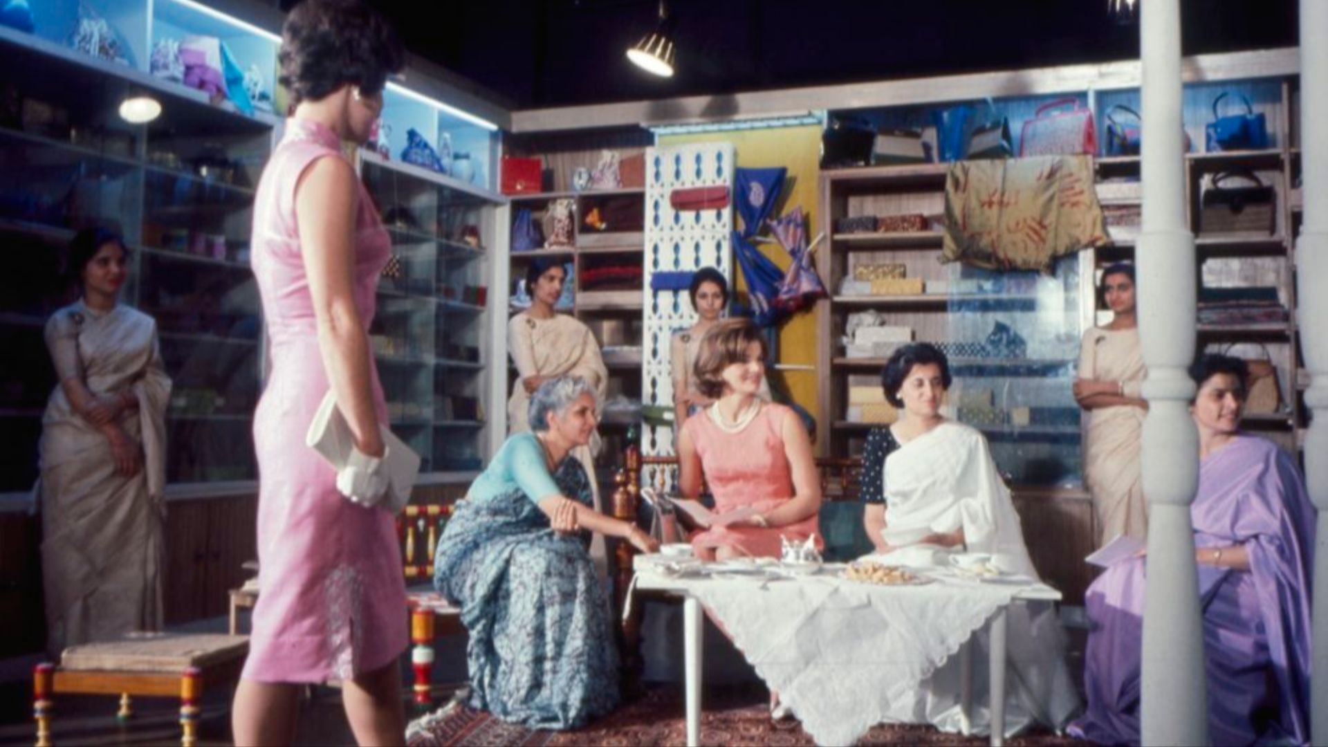 File:First Lady Jacqueline Kennedy Attends Fashion Show in India (1).jpg