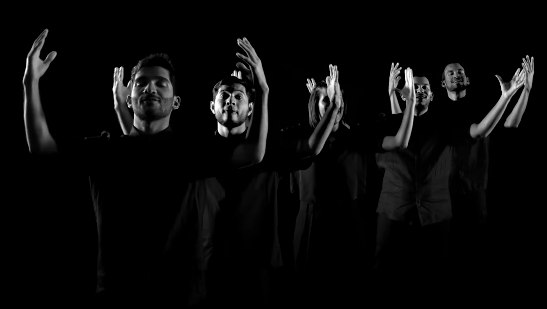 Screenshot from Coldplay - feelslikeimfallinginlove (Official Video)