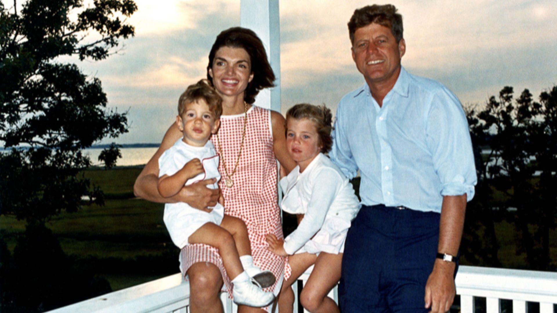 File:JFK and family in Hyannis Port, 04 August 1962.jpg
