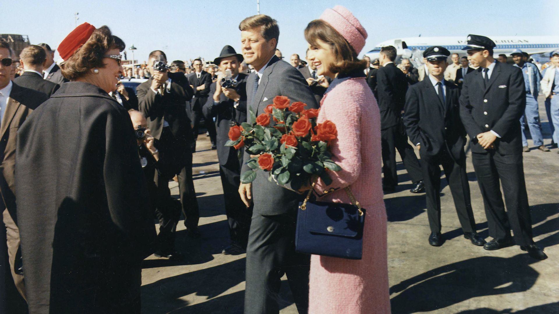 File:Kennedys arrive at Dallas 11-22-63.JPG