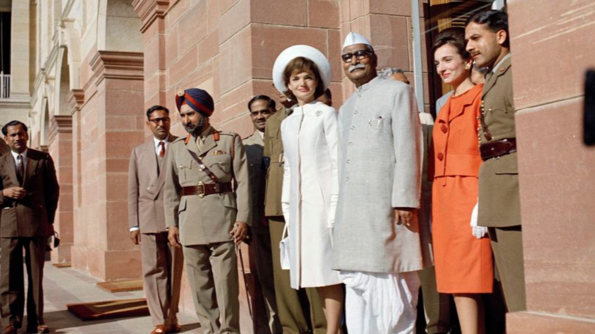 File:First Lady Jacqueline Kennedy with President Rajendra Prasad.jpg