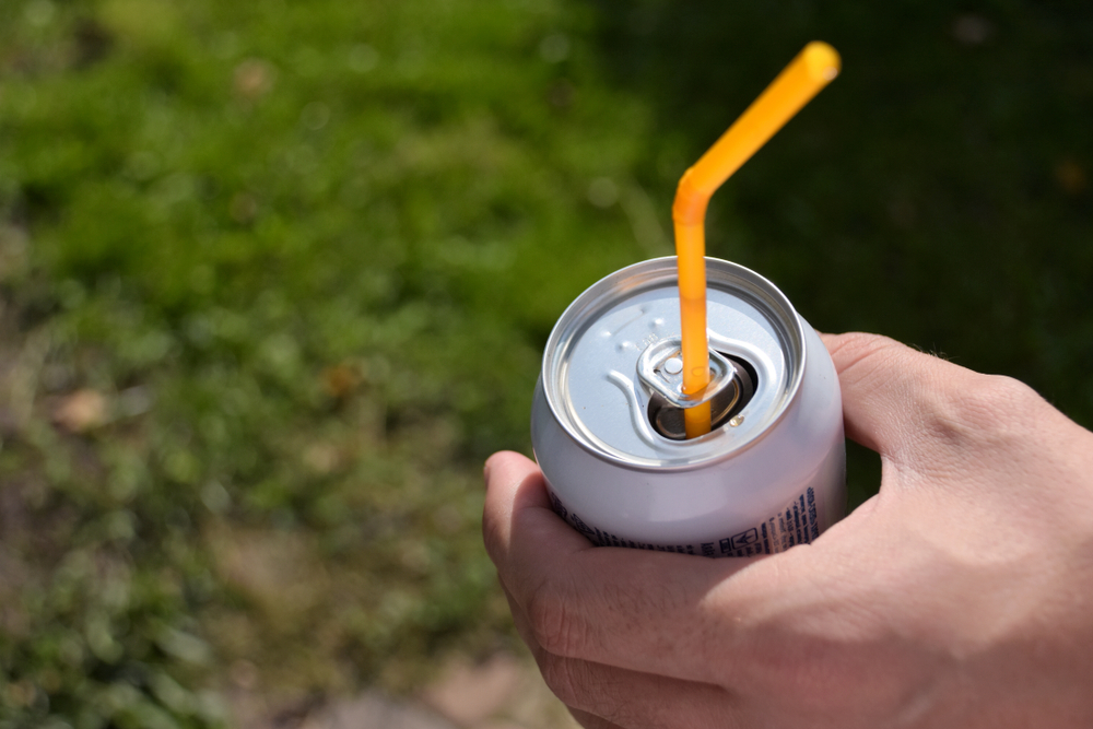 can with yellow drinking straw