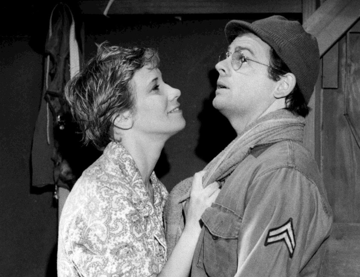 Gary Burghoff Pat Stevens Mash 1977