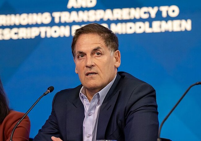  Mark Cuban speaks at a conference