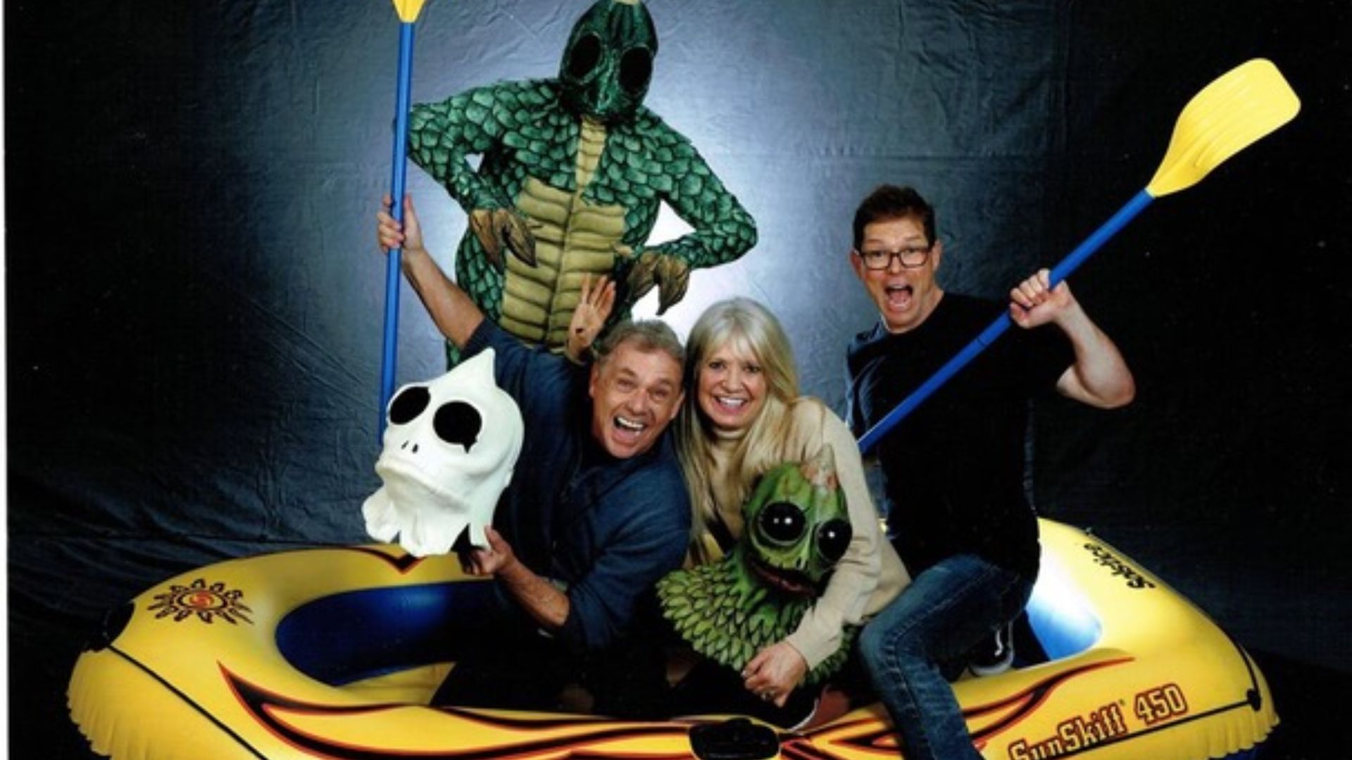 File:Land of the Lost cast with Sleestak (Richard Brown), Wesley Eure, Kathy Coleman (Holly) & Phil Paley (Cha-ka) 2016.jpg