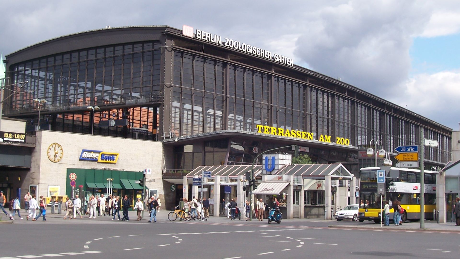 File:Berlin Bahnhof Zoo.JPG