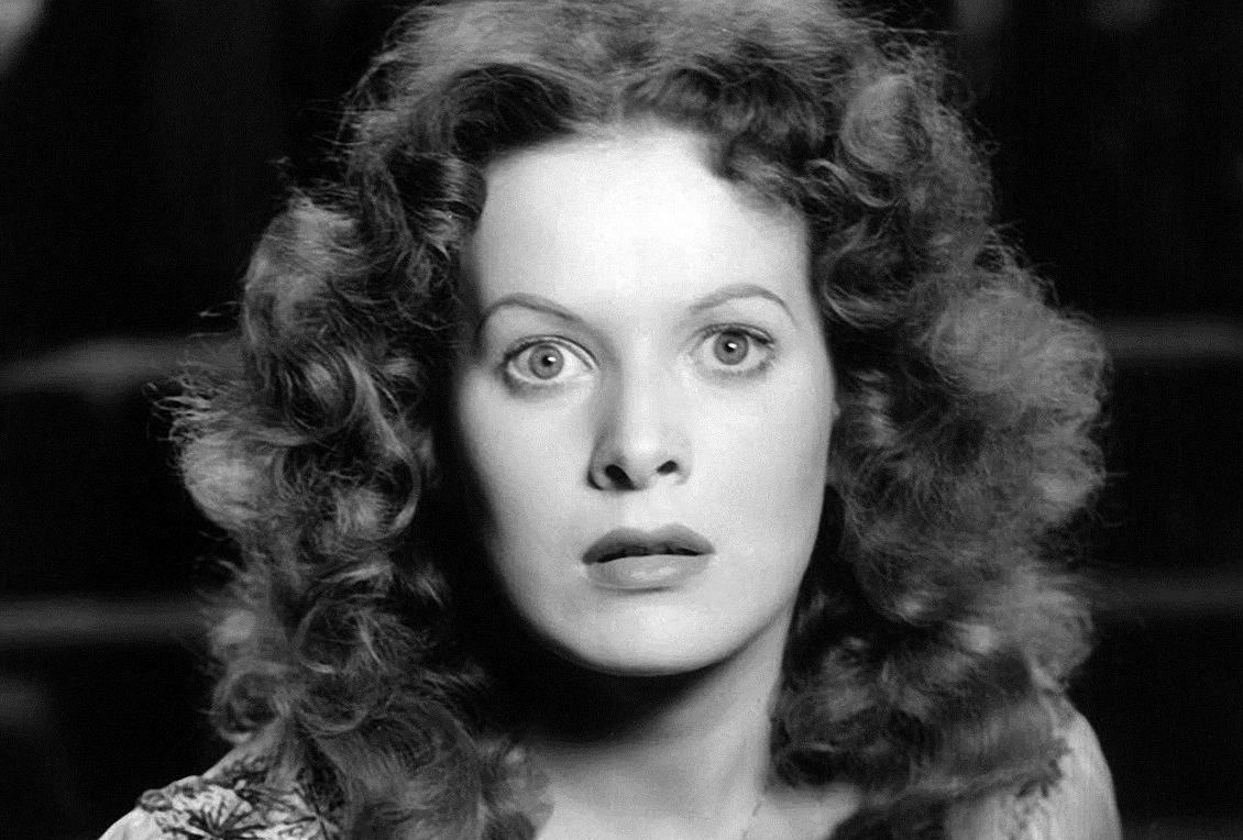 Maureen O'Hara As Esmerelda - The Hunchback of Notre Dame (1939)