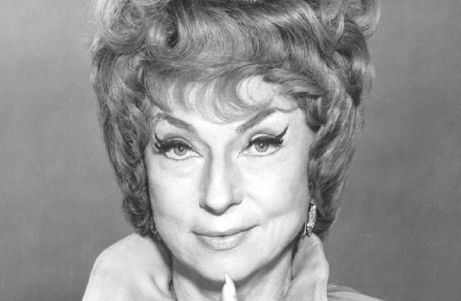 Agnes Moorehead -  Bewitched 1969