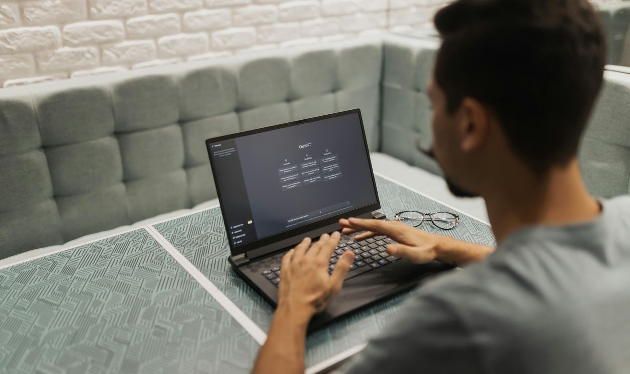 Human-AI Collaboration Expert