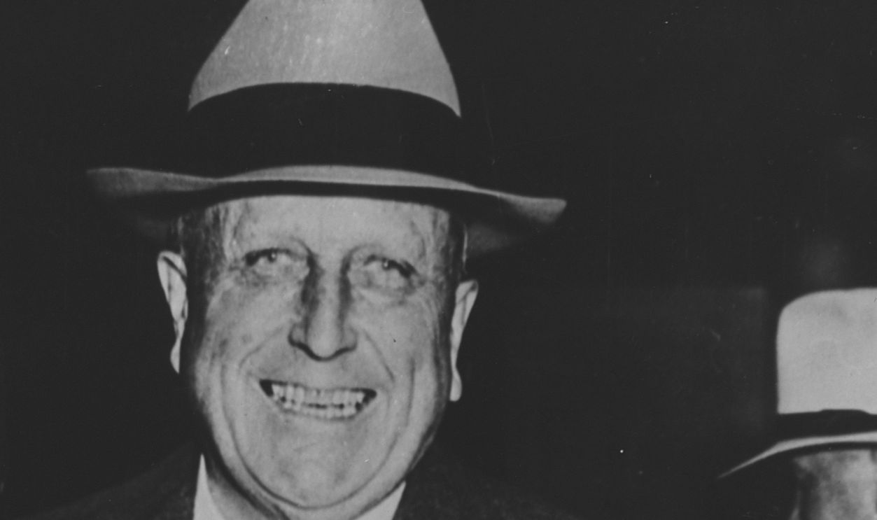 Gettyimages - 613356600, William Randolph Hurst With Child The American newspaper magnate William Randolph Hurst (1863-1951) carries a young girl, ca. 1930-1940. 