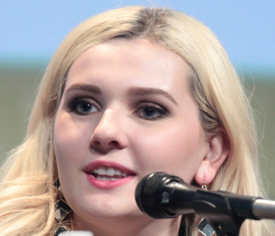 Abigail Breslin closeup photo