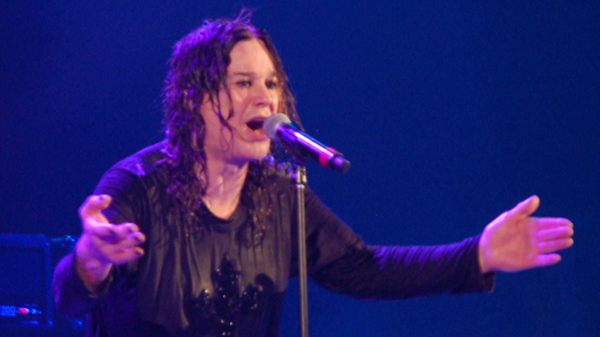 File:OZZY en Chile 2011 (cropped).jpg