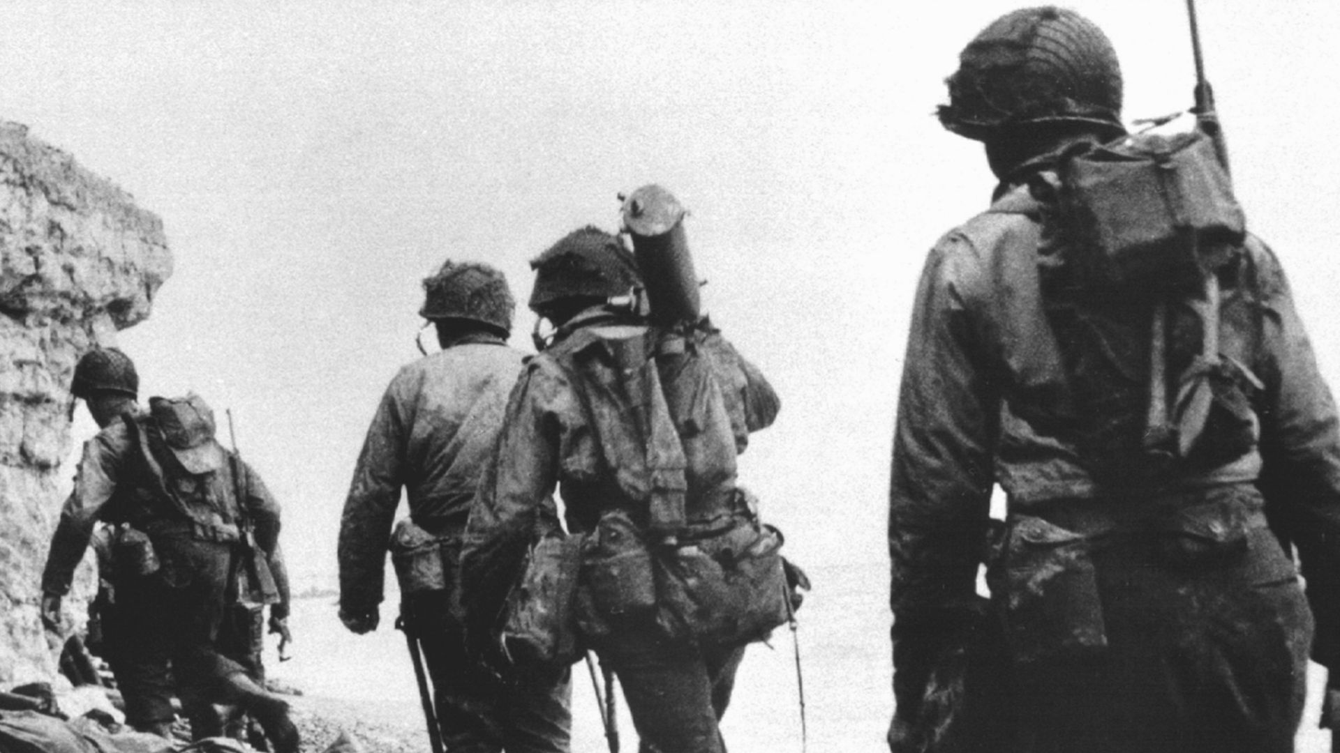 File:Soldiers at Pointe du Hoc.jpg