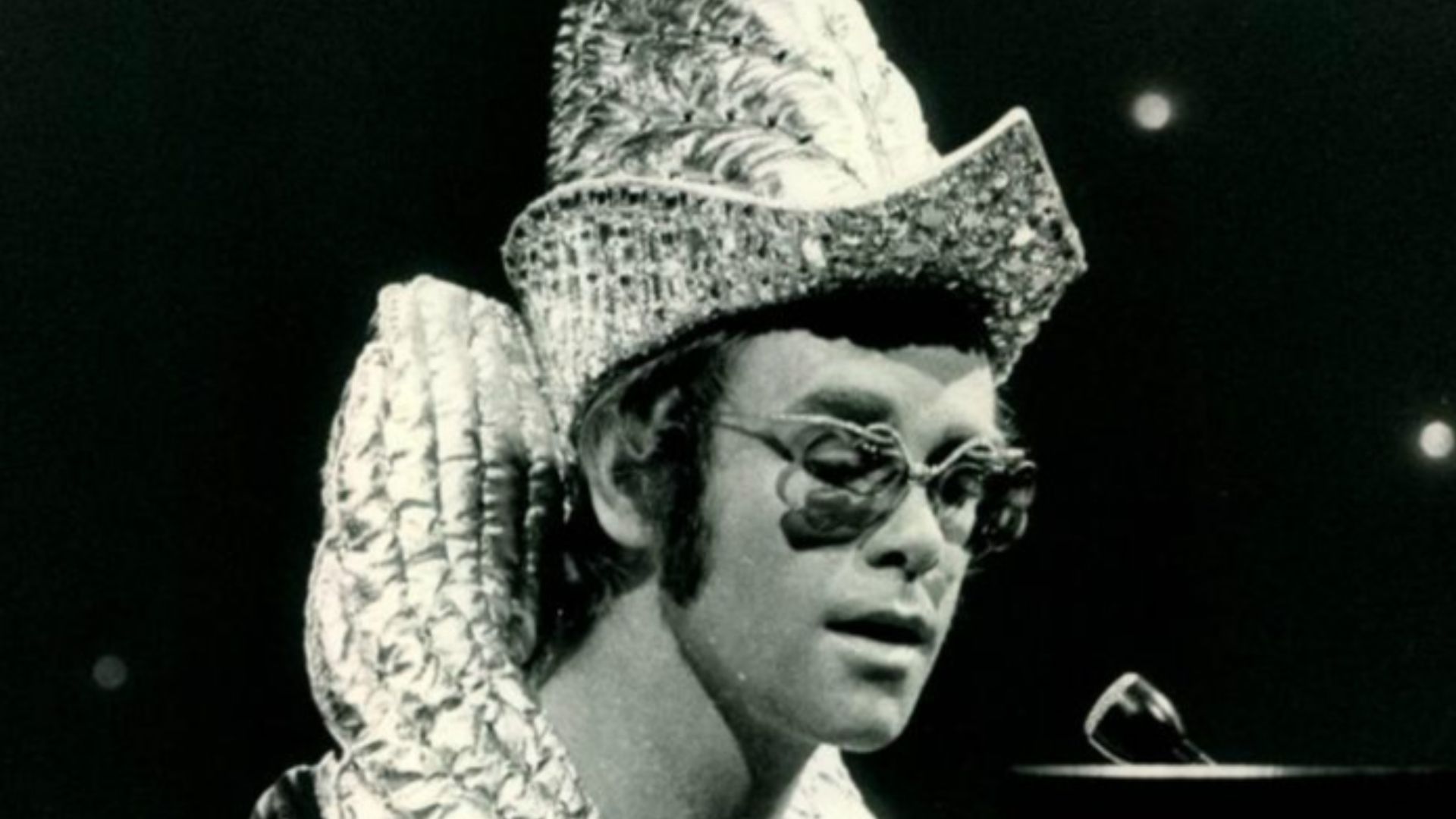 File:Elton john cher show 1975.JPG