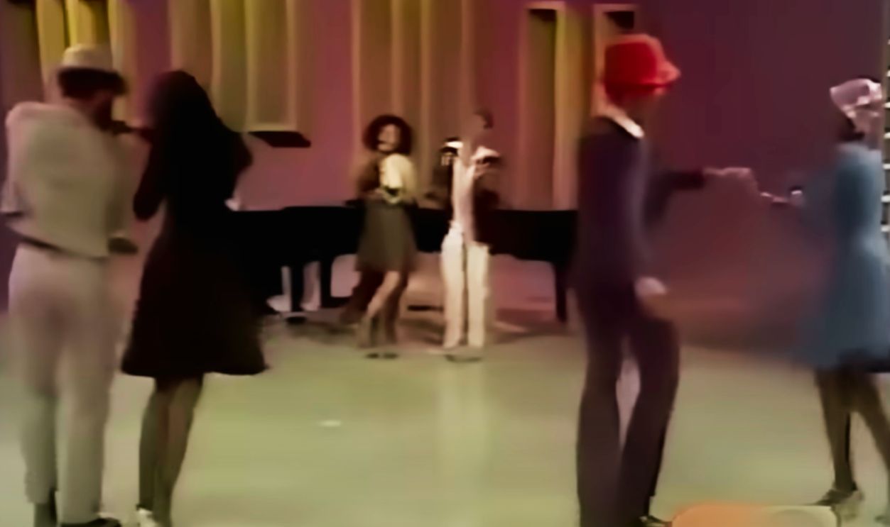 The Hustle (Van McCoy and the Soul City Symphony)