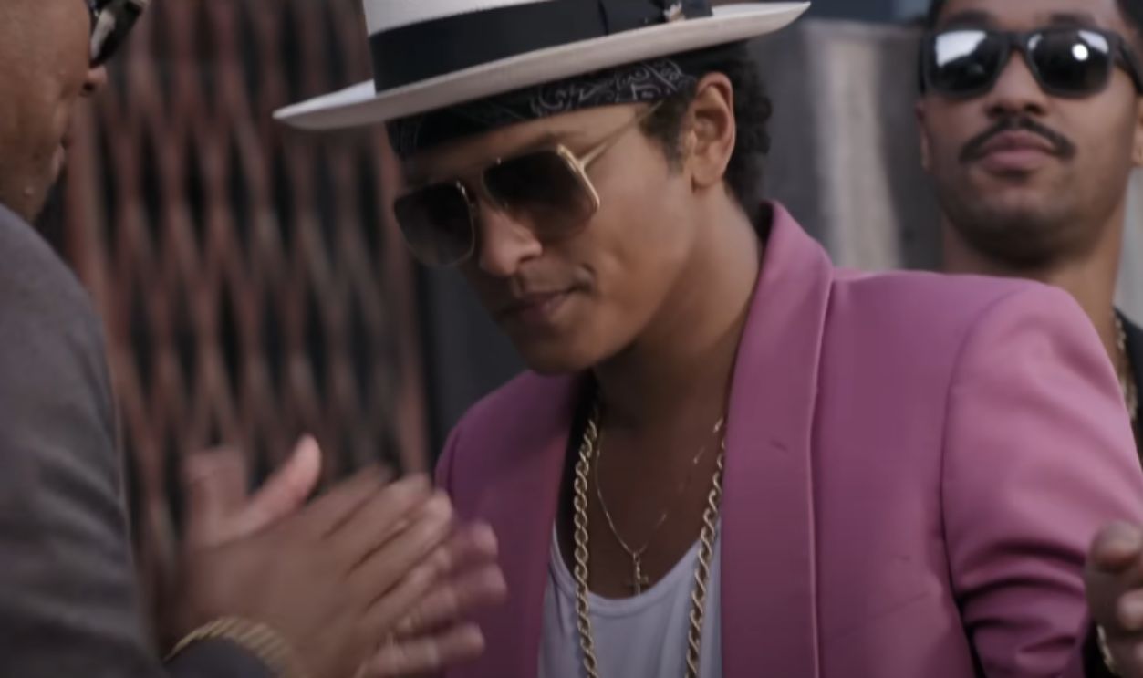 "Uptown Funk" By Mark Ronson Ft Bruno Mars
