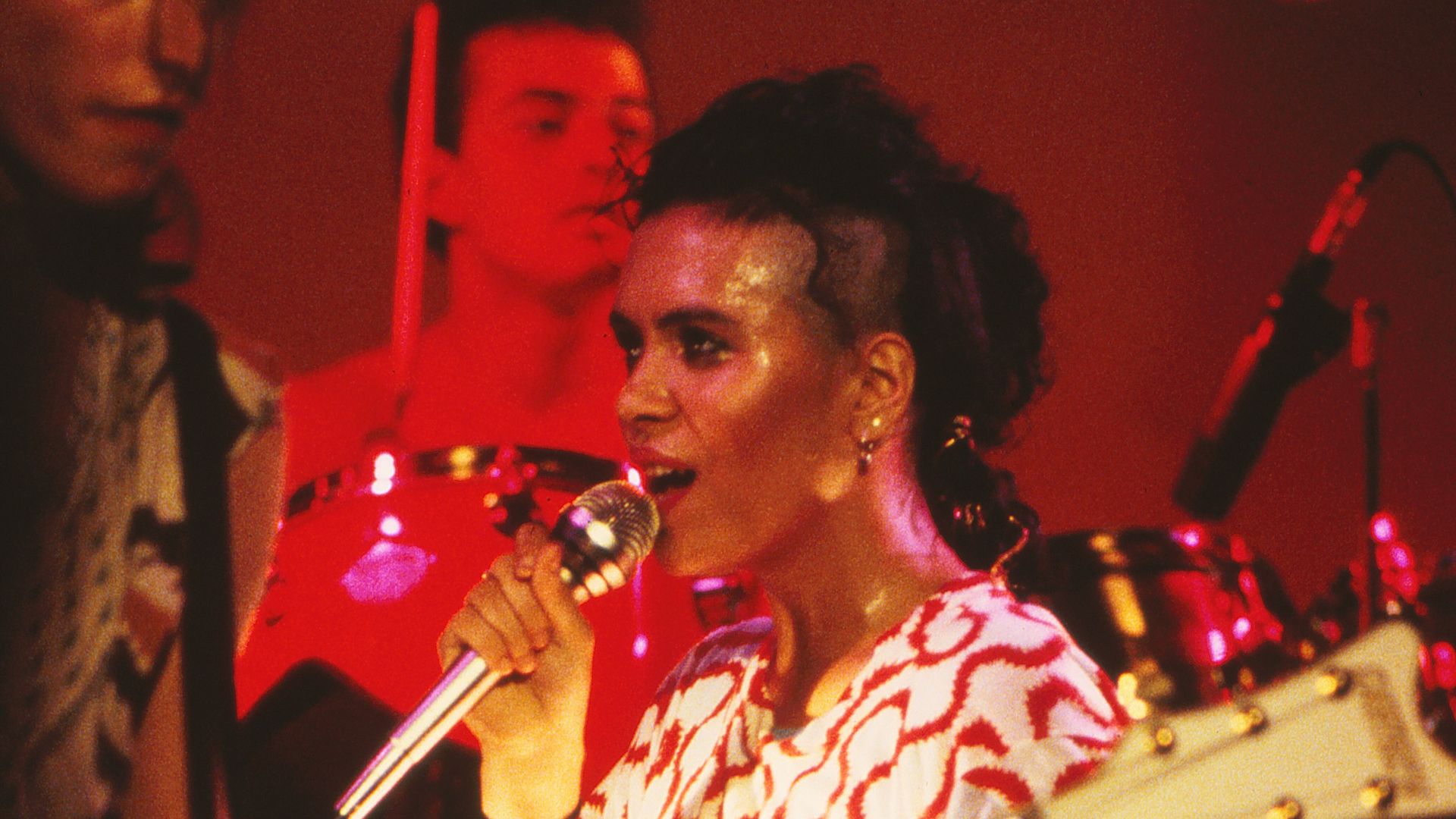 File:Bow Wow Wow 1982 Berlin.jpg